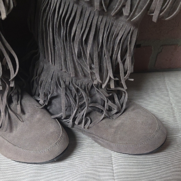 Gray Fringe Sz 10 Boots - Picture 4 of 10